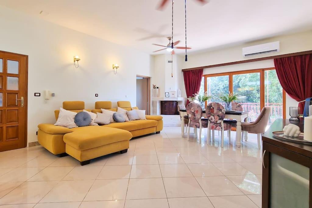 Apartment Kalliope, 200M Sea Kastela Exterior photo